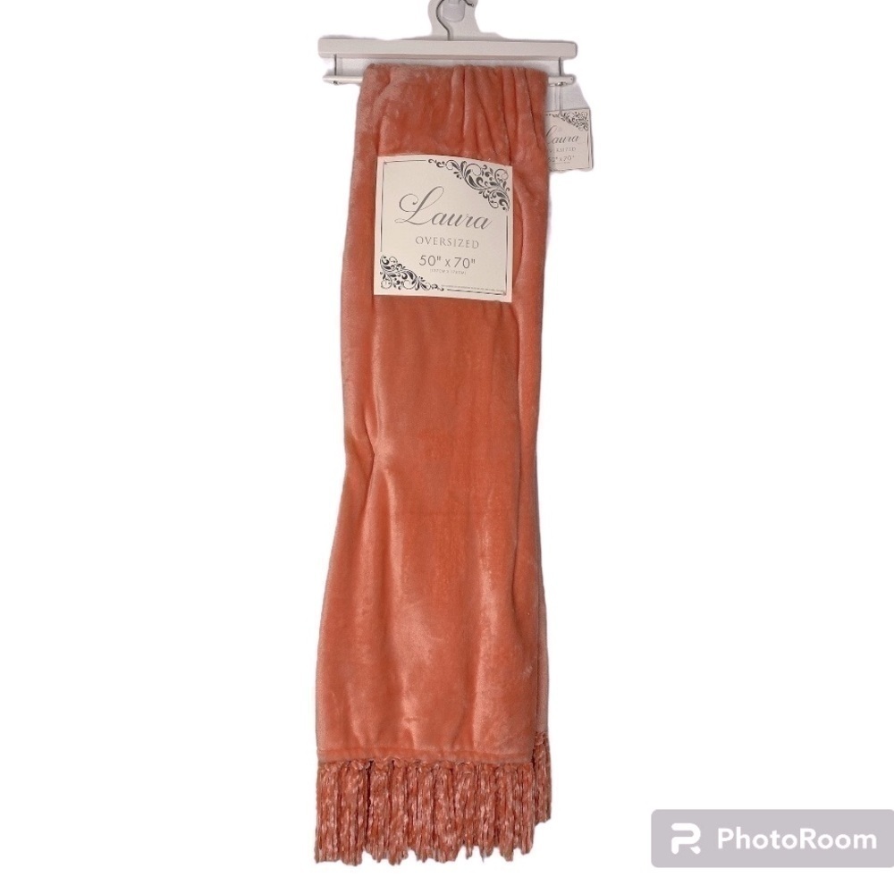 NWT LAURA BARBIE PINK OVERSIZED THROW BLANKET WITH FRINGE 50” x 70”